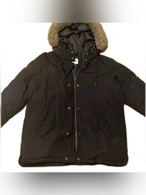 Old Navy winter jacket with fur lined drawstring hood. Women’s size XL